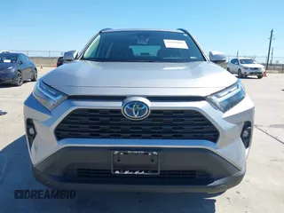 2023 Toyota RAV4 Hybrid XLE Premium z VIN 4T3B6RFV6PU139151, wystawiony jako IAAI lot #41665860 z przebiegiem 7 171 mil mil oraz . Historia ofert i sprzedaży dostępna na DreamBid. Obrazek 13.