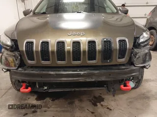 2015 Jeep Cherokee Trailhawk with VIN 1C4PJMBSXFW563144, listed as a IAAI auction lot 40667962 with 121,536 mi miles. Bid and sale history available at carsss.com. Image 6.