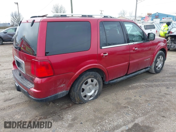 2006 Lincoln Navigator Luxury with VIN 5LMFU28596LJ09096, listed as a IAAI auction lot 41817585 with 179,399 mi miles. Bid and sale history available at carsss.com. Image 4.