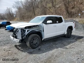 2025 Toyota Tundra 4WD SR with VIN 5TFLA5DB0SX246981, listed as a Copart auction lot 52457275 with 8 mi miles and Salvage Title. Bid and sale history available at carsss.com. Image 1.