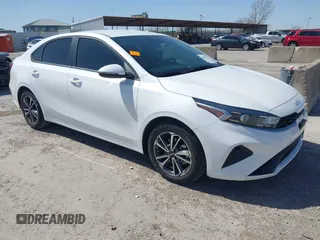 2022 Kia Forte LXS z VIN 3KPF24AD2NE425621, wystawiony jako IAAI lot #41865432 z przebiegiem 14 245 mil mil oraz . Historia ofert i sprzedaży dostępna na DreamBid. Obrazek 1.