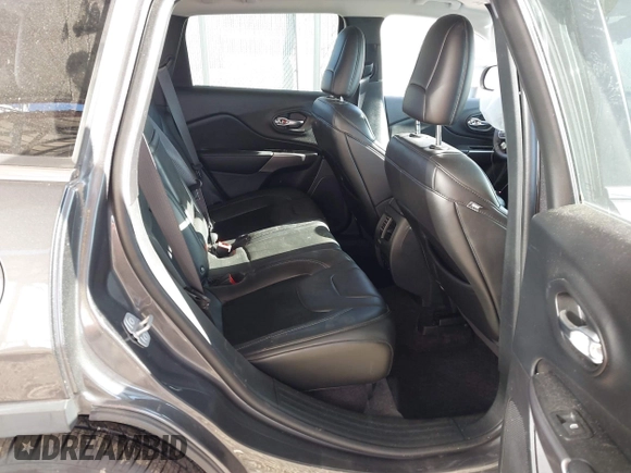 2019 Jeep Cherokee Latitude Plus with VIN 1C4PJMLB1KD101186, listed as a IAAI auction lot 40550461 with 73,986 mi miles. Bid and sale history available at carsss.com. Image 8.