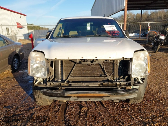 2008 GMC Yukon SLE w/3SA with VIN 1GKFC13C58R211994, listed as a IAAI auction lot 41278858 with 316,734 mi miles. Bid and sale history available at carsss.com. Image 6.