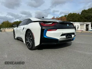 2015 BMW i8 z VIN WBY2Z2C53FV392080, wystawiony jako Copart lot #76544984 z przebiegiem 103 719 mil mil oraz Czysty tytuł • Clean title. Historia ofert i sprzedaży dostępna na DreamBid. Obrazek 2.