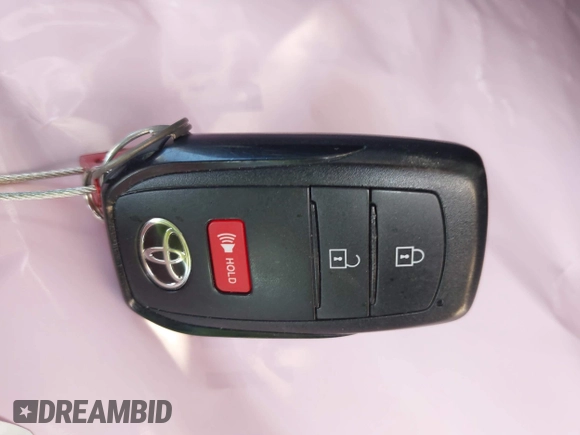 2024 Toyota Corolla Cross LE z VIN 7MUCAAAG8RV083172, wystawiony jako IAAI lot #42049180 z przebiegiem 26 642 mil mil oraz . Historia ofert i sprzedaży dostępna na DreamBid. Obrazek 11.