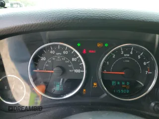 2013 Jeep Wrangler Unlimited Sport z VIN 1C4BJWDG6DL505416, wystawiony jako Copart lot #59910525 z przebiegiem 115 908 mil mil oraz Czysty tytuł • Clean title. Historia ofert i sprzedaży dostępna na DreamBid. Obrazek 9.