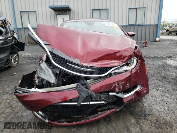 2015 Chrysler 200 C z VIN 1C3CCCEG7FN584277, wystawiony jako Copart lot #56984225 z przebiegiem 112 377 mil mil oraz Szkoda całkowita • Salvage title. Historia ofert i sprzedaży dostępna na DreamBid. Obrazek 5.