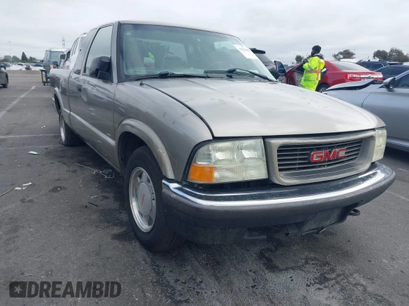 2002 GMC Sonoma SLS with VIN 1GTCS195328201178, listed as a IAAI auction lot 41534632 with 1 mi miles. Bid and sale history available at carsss.com. Image 1.