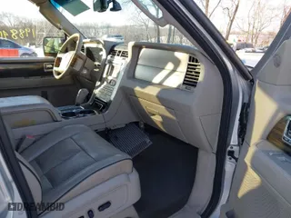 2007 Lincoln Navigator L with VIN 5LMFL28527LJ13754, listed as a IAAI auction lot 41322734 with 198,841 mi miles. Bid and sale history available at carsss.com. Image 5.