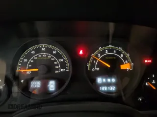 2014 Jeep Patriot Latitude z VIN 1C4NJRFB8ED647617, wystawiony jako Copart lot #53063505 z przebiegiem 139 132 mil mil oraz Szkoda całkowita • Salvage title. Historia ofert i sprzedaży dostępna na DreamBid. Obrazek 9.