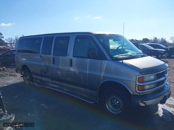 2002 Chevrolet Express Van with VIN 1GAGG29R821215025, listed as a IAAI auction lot 41615874 with 195,769 mi miles. Bid and sale history available at carsss.com. Image 13.