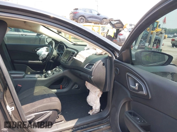2015 Chrysler 200 Limited с VIN 1C3CCCABXFN538176, выставлен на аукционе IAAI как лот 42423397 с пробегом Не указан миль и . История ставок и продаж доступна на DreamBid. Изображение 5.