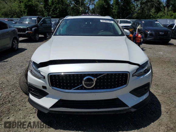 2025 Volvo V60 Cross Country Plus with VIN YV4L12WK0S2146031, listed as a Copart auction lot 52360105 with 5,046 mi miles and Clean Title. Bid and sale history available at carsss.com. Image 5.