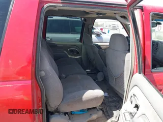 1998 GMC Suburban with VIN 3GKEC16R0WG507627, listed as a IAAI auction lot 42473984 with 200,064 mi miles and . Bid and sale history available at DreamBid. Image 8.