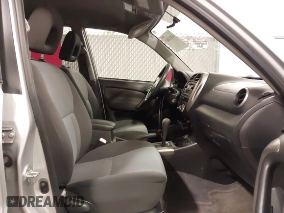 2005 Toyota RAV4 with VIN JTEHD20V250038735, listed as a IAAI auction lot 41853061 with 132,795 mi miles. Bid and sale history available at carsss.com. Image 5.