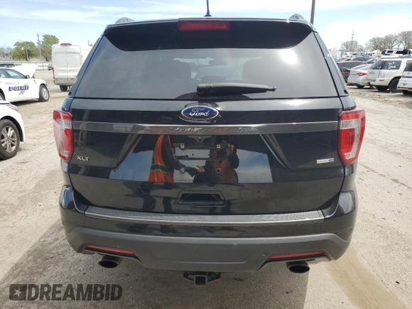 2018 Ford Explorer XLT z VIN 1FM5K8DH8JGB55978, wystawiony jako Copart lot #55089785 z przebiegiem 39 247 mil mil oraz Szkoda całkowita • Salvage title. Historia ofert i sprzedaży dostępna na DreamBid. Obrazek 6.