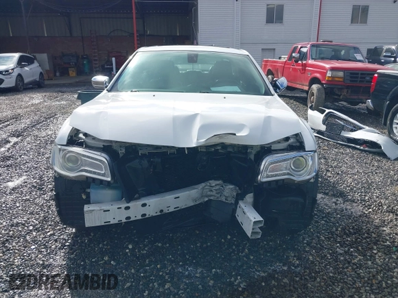 2019 Chrysler 300 Limited with VIN 2C3CCAKGXKH577948, listed as a IAAI auction lot 40908813 with 117,602 mi miles. Bid and sale history available at carsss.com. Image 13.