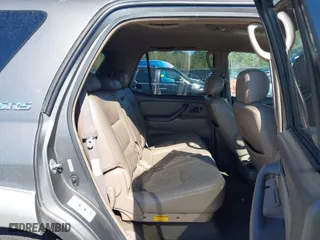 2004 Toyota Sequoia SR5 with VIN 5TDZT34A84S216376, listed as a IAAI auction lot 41884418 with 284,930 mi miles. Bid and sale history available at carsss.com. Image 8.