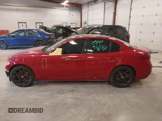 2020 Alfa Romeo Giulia z VIN ZARFANANXL7624226, wystawiony jako IAAI lot #41969817 z przebiegiem 60 367 mil mil oraz . Historia ofert i sprzedaży dostępna na DreamBid. Obrazek 14.