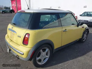 2003 MINI Cooper Hardtop with VIN WMWRC33463TE18371, listed as a IAAI auction lot 41388681 with 155,077 mi miles. Bid and sale history available at carsss.com. Image 4.
