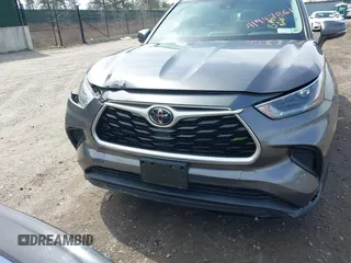 2021 Toyota Highlander L z VIN 5TDCZRBH0MS087637, wystawiony jako IAAI lot #41947861 z przebiegiem 22 626 mil mil oraz . Historia ofert i sprzedaży dostępna na DreamBid. Obrazek 12.