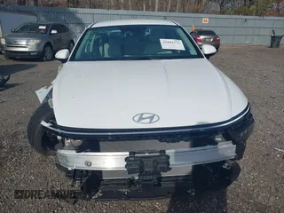 2024 Hyundai Sonata SEL z VIN KMHL64JA4RA395863, wystawiony jako IAAI lot #41801732 z przebiegiem 3 034 mil mil oraz . Historia ofert i sprzedaży dostępna na DreamBid. Obrazek 12.