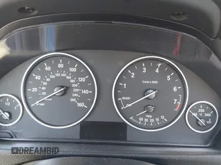 2015 BMW 3 Series 320i xDrive с VIN WBA3C3G50FNT50924, выставлен на аукционе IAAI как лот 42084473 с пробегом Не указан миль и . История ставок и продаж доступна на DreamBid. Изображение 15.