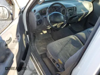 2000 Ford F-150 XL with VIN 1FTRX17L8YNB40935, listed as a Copart auction lot 86726884 with 260,636 mi miles and Salvage Title. Bid and sale history available at carsss.com. Image 8.