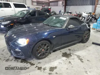 2018 FIAT 124 Spider Classica z VIN JC1NFAEK0J0133862, wystawiony jako Copart lot #56683105 z przebiegiem 47 565 mil mil oraz Szkoda całkowita • Salvage title. Historia ofert i sprzedaży dostępna na DreamBid. Obrazek 1.