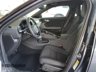 2024 Polestar 2 z VIN YSMFE3KA9RL214276, wystawiony jako Copart lot #43004525 z przebiegiem 11 767 mil mil oraz Czysty tytuł • Clean title. Historia ofert i sprzedaży dostępna na DreamBid. Obrazek 7.