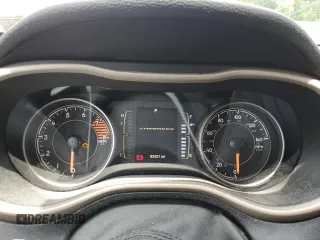 2017 Jeep Cherokee Latitude z VIN 1C4PJMCS0HD224115, wystawiony jako Copart lot #61713985 z przebiegiem 83 421 mil mil oraz Szkoda całkowita • Salvage title. Historia ofert i sprzedaży dostępna na DreamBid. Obrazek 9.