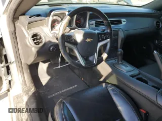 2013 Chevrolet Camaro LT z VIN 2G1FC3D30D9217897, wystawiony jako Copart lot #42090665 z przebiegiem 132 813 mil mil oraz Szkoda całkowita • Salvage title. Historia ofert i sprzedaży dostępna na DreamBid. Obrazek 8.