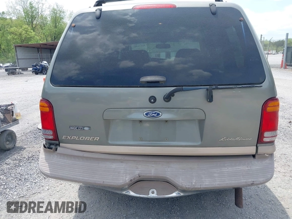 2000 Ford Explorer Eddie Bauer z VIN 1FMDU74E2YUA00568, wystawiony jako IAAI lot #42176409 z przebiegiem 150 479 mil mil oraz . Historia ofert i sprzedaży dostępna na DreamBid. Obrazek 16.