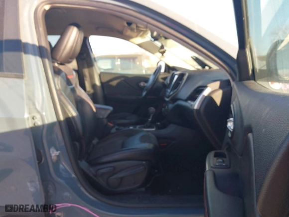 2015 Jeep Cherokee Trailhawk with VIN 1C4PJMBB5FW540094, listed as a IAAI auction lot 41440568 with 191,852 mi miles. Bid and sale history available at carsss.com. Image 5.