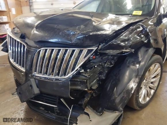 2011 Lincoln MKX with VIN 2LMDJ8JK0BBJ07032, listed as a IAAI auction lot 41866897 with 232,796 mi miles. Bid and sale history available at carsss.com. Image 6.