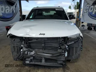 2025 Jeep Grand Cherokee Altitude z VIN 1C4RJHAG2S8656915, wystawiony jako Copart lot #58427515 z przebiegiem 6 656 mil mil oraz Szkoda całkowita • Salvage title. Historia ofert i sprzedaży dostępna na DreamBid. Obrazek 5.