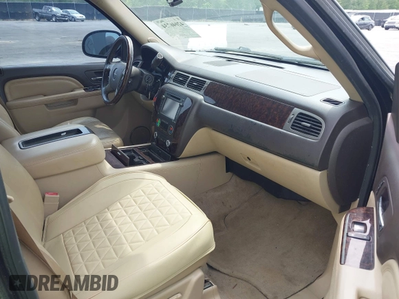 2013 GMC Yukon Denali with VIN 1GKS2EEF7DR306177, listed as a IAAI auction lot 42046734 with 263,976 mi miles. Bid and sale history available at carsss.com. Image 5.