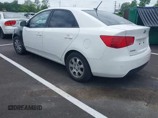 2010 Kia Forte EX z VIN KNAFU4A28A5824092, wystawiony jako IAAI lot #42233005 z przebiegiem 236 206 mil mil oraz . Historia ofert i sprzedaży dostępna na DreamBid. Obrazek 3.