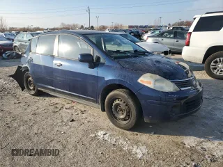 2007 Nissan Versa SL z VIN 3N1BC13E87L368908, wystawiony jako Copart lot #83246334 z przebiegiem Nie podano mil oraz Nie do naprawy • Non repairable. Historia ofert i sprzedaży dostępna na DreamBid. Obrazek 4.