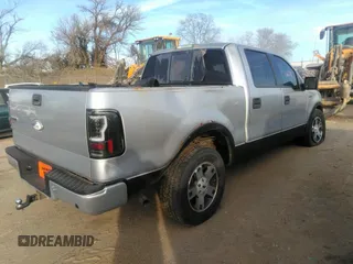 2006 Ford F-150 XLT with VIN 1FTPW14536FA32620, listed as a IAAI auction lot 40954768 with 194,303 mi miles. Bid and sale history available at carsss.com. Image 19.