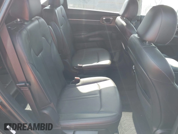 2023 Kia Sorento EX z VIN 5XYRH4LF7PG238231, wystawiony jako IAAI lot #42137368 z przebiegiem 21 447 mil mil oraz . Historia ofert i sprzedaży dostępna na DreamBid. Obrazek 8.
