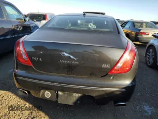 2015 Jaguar XJ Portfolio z VIN SAJWJ2GD9F8V85717, wystawiony jako Copart lot #82539734 z przebiegiem 113 721 mil mil oraz Szkoda całkowita • Salvage title. Historia ofert i sprzedaży dostępna na DreamBid. Obrazek 6.