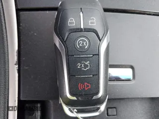 2015 Lincoln MKZ с VIN 3LN6L2G92FR605921, выставлен на аукционе IAAI как лот 42470145 с пробегом 174 569 миль миль и . История ставок и продаж доступна на DreamBid. Изображение 11.