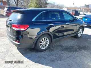 2017 Kia Sorento LX z VIN 5XYPGDA31HG278535, wystawiony jako IAAI lot #41578980 z przebiegiem 124 957 mil mil oraz . Historia ofert i sprzedaży dostępna na DreamBid. Obrazek 4.