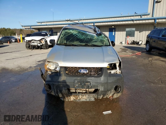 2005 Ford Escape XLT with VIN 1FMCU03125KC94028, listed as a Copart auction lot 88942585 with 210,146 mi miles and Non Repairable. Bid and sale history available at DreamBid. Image 5.