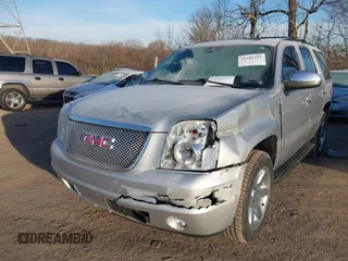 2014 GMC Yukon SLT with VIN 1GKS2CE00ER225071, listed as a IAAI auction lot 41581341 with 113,212 mi miles. Bid and sale history available at carsss.com. Image 2.