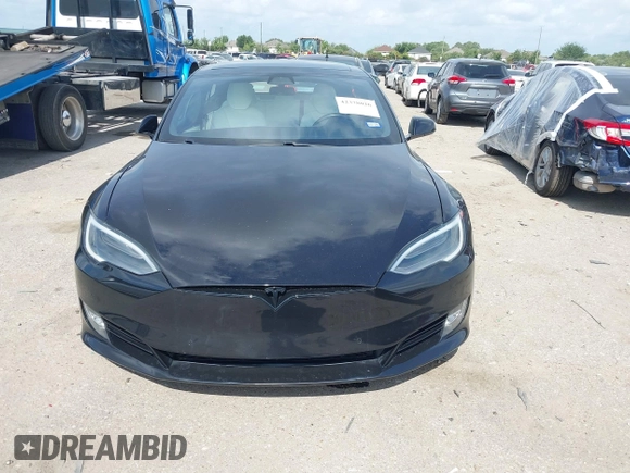 2017 Tesla Model S 100D z VIN 5YJSA1E45HF198921, wystawiony jako IAAI lot #42378026 z przebiegiem 104 967 mil mil oraz . Historia ofert i sprzedaży dostępna na DreamBid. Obrazek 10.