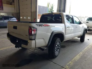2020 Toyota Tacoma 4WD SR5 with VIN 5TFCZ5AN6LX235847, listed as a IAAI auction lot 41676928 with 77,384 mi miles. Bid and sale history available at carsss.com. Image 4.