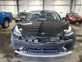 2019 Tesla Model 3 Mid Range z VIN 5YJ3E1EA4KF310792, wystawiony jako Copart lot #53031595 z przebiegiem 99 799 mil mil oraz Szkody całkowita. Historia ofert i sprzedaży dostępna na DreamBid. Obrazek 5.