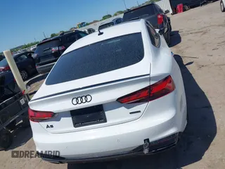 2024 Audi A5 Sportback S line Premium Plus z VIN WAUFACF52RA118986, wystawiony jako IAAI lot #41962998 z przebiegiem 2 089 mil mil oraz . Historia ofert i sprzedaży dostępna na DreamBid. Obrazek 16.